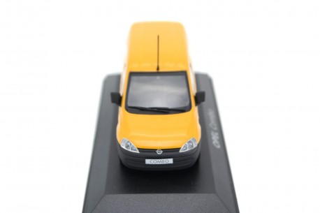 1:43 Minichamps Opel Combo 2002 Red 400042070 Diecast
