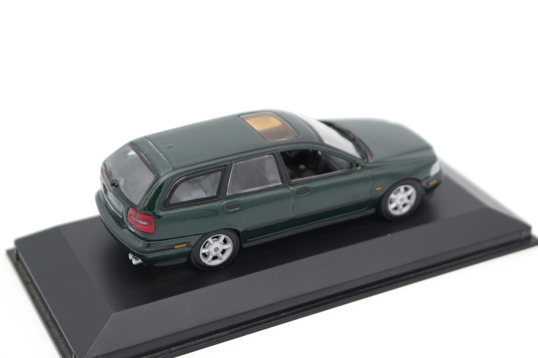1/43 ボルボ V40 Volvo V40 - Diecast Ukraine