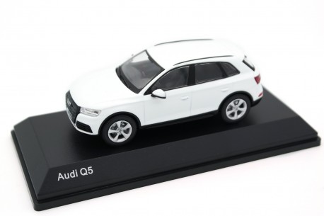 iScale Audi Q5 FY 2017 - Ibis White