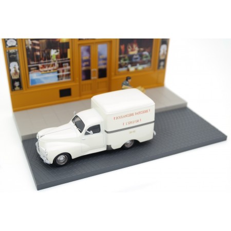 Altaya Peugeot 203 Van with Diorama Boulangerie Pâtisserie 1953 - White
