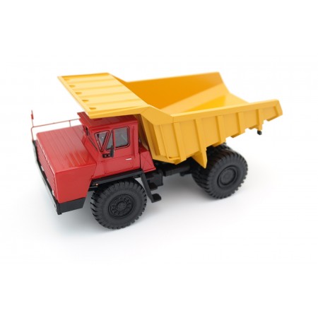 Nash avtoprom BelAZ-540A 1967 - Red/Yellow