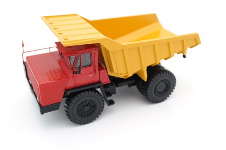 Nash avtoprom BelAZ-540A 1967 - Red/Yellow