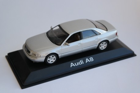 Minichamps Audi A8 D2 Facelift light silver metallic 2001