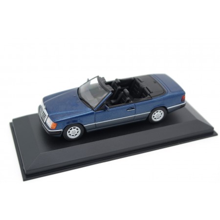 Maxichamps Mercedes-Benz 300 CE-24 Cabriolet A124 1991 - Nautical Blue Metallic