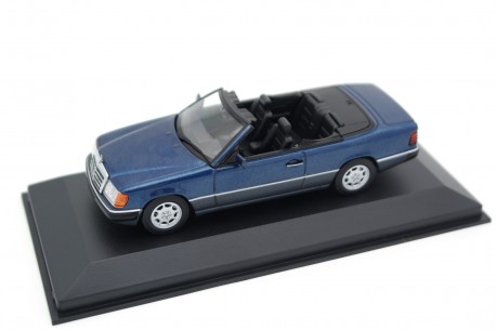 Maxichamps Mercedes-Benz 300 CE-24 Cabriolet A124 1991 - Nautical Blue Metallic