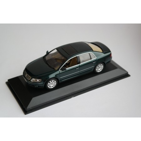 Minichamps Volkswagen Phaeton GP1 dark green metallic 2002 