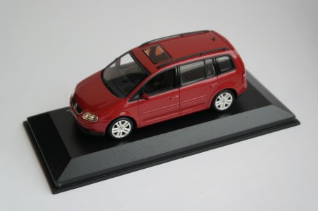 Minichamps Volkswagen Touran 1T red spice metallic 2003
