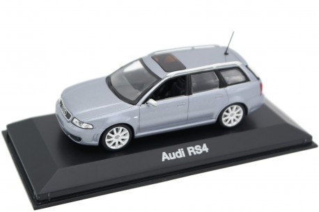Minichamps Audi RS4 Avant B5 2000 - Avus Silver Metallic