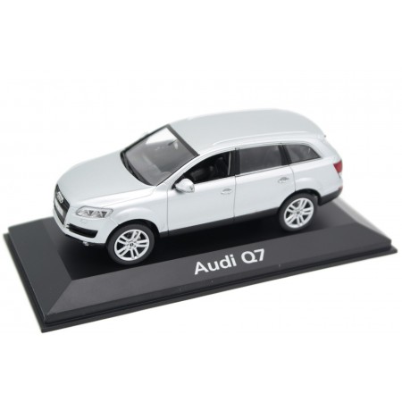 Schuco Audi Q7 4.2 quattro 4L 2005 - Light Silver Metallic