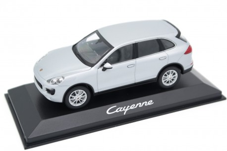 Minichamps Porsche Cayenne 3.6 VR6 958 Facelift 92A 2014 - Rhodium Silver Metallic