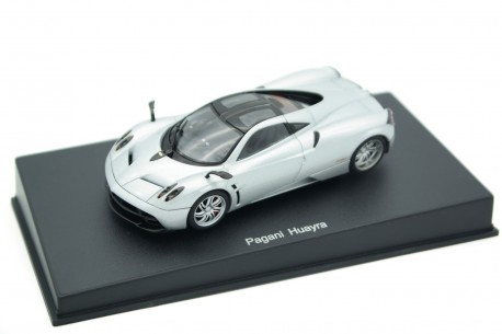 AUTOart Pagani Huayra 6.0 V12 2012 - Liquid Silver Metallic