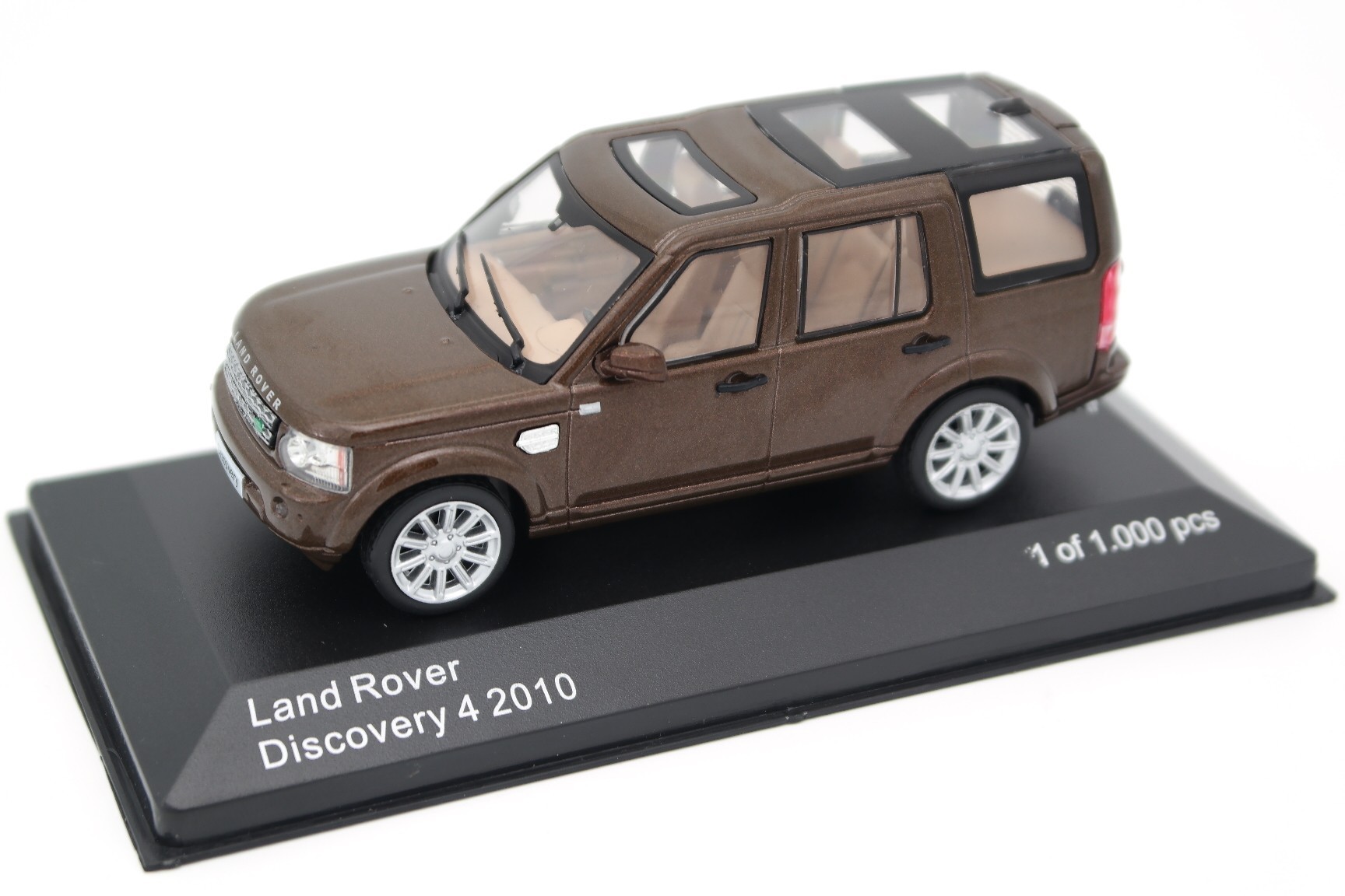 Land Rover Discovery 4 2010 Metallic Brown 1:43 Model WB269 WHITEBOX 