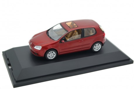 Schuco Volkswagen Golf V 3-door 2003 - Sunset Red Metallic