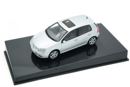 AUTOart Volkswagen Golf V 5-door TDI 2003 - Reflex Silver Metallic