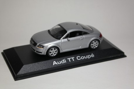 Minichamps Audi TT Coupé quattro 8N light silver metallic 1998