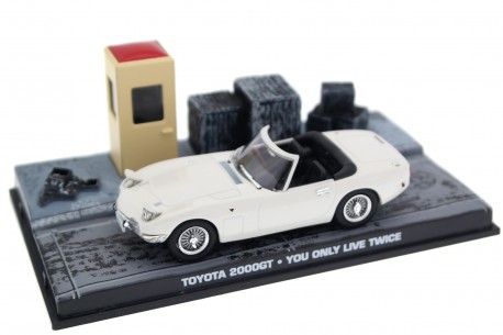 Altaya Toyota 2000GT Convertible MF10 "You Only Live Twice (1967)" 1967 - Lily White - BIMC