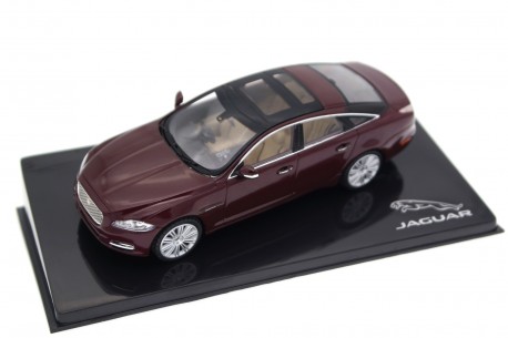 IXO Jaguar XJ Luxury SWB X351 2010 - Caviar Oxblood Maroon