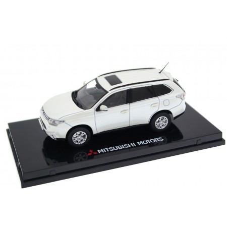 Vitesse Mitsubishi Outlander III SE 4WD CW0 2014 - Diamond White Pearl