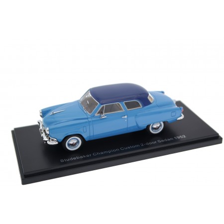 Neo Scale Models Studebaker Champion Custom 2-door Sedan F1 1952 - Maui Blue with Nocturne Blue Roof