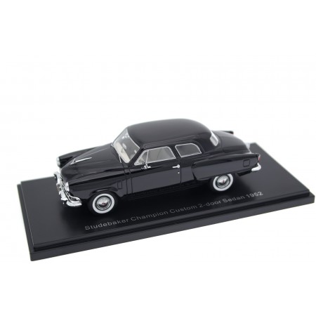 Neo Scale Models Studebaker Champion Custom 2-door Sedan F1 1952 - Velvet Black