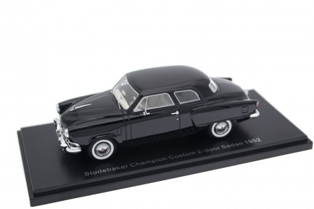 Neo Scale Models Studebaker Champion Custom 2-door Sedan F1 1952 - Velvet Black