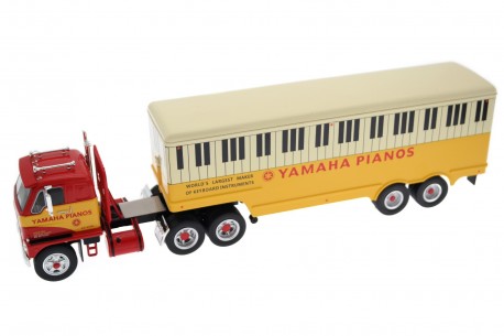 IXO International Harvester DCOF-405 Yamaha Pianos 1959 - Red/Yellow/Beige