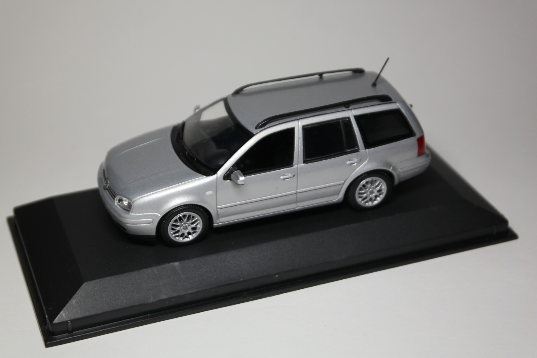 Volkswagen Golf Variant - Diecast Ukraine