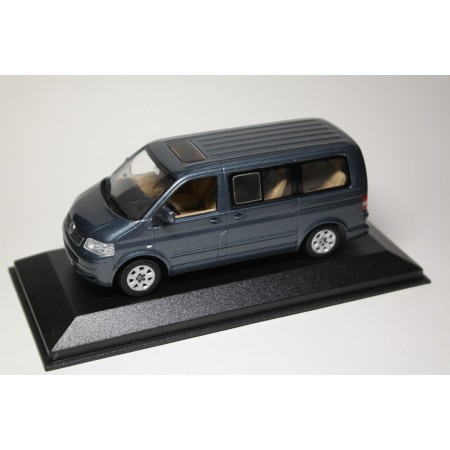 Minichamps Volkswagen Multivan T5 2003