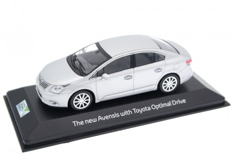Minichamps Toyota Avensis Saloon T270 2009 - Tyrol Silver Metallic
