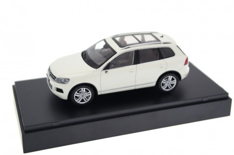 Schuco Volkswagen Touareg II 7P5 2010 - Campanella White