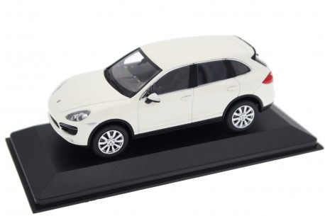Minichamps Porsche Cayenne S Hybrid 3.0 V6 958 92A 2010 - Sand White