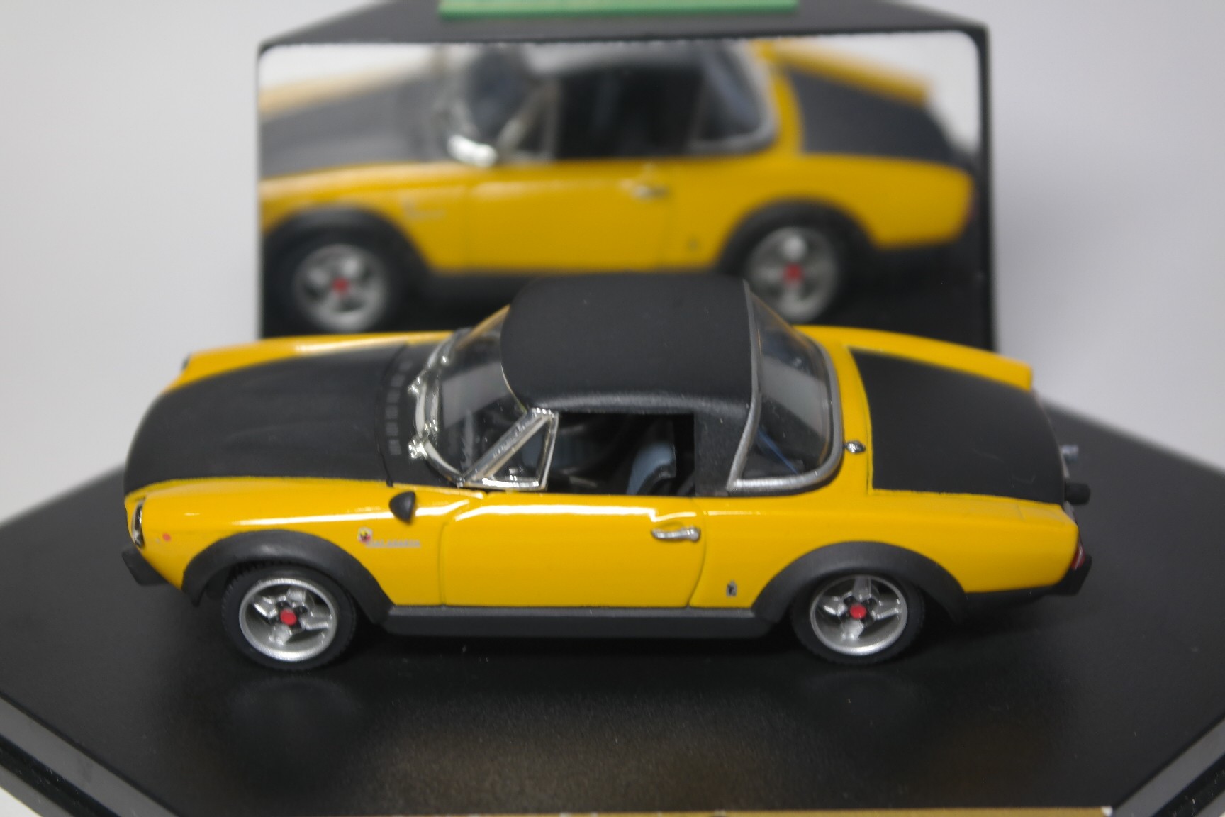 Fiat 124 Spider Sport Abarth Stradale - Diecast Ukraine