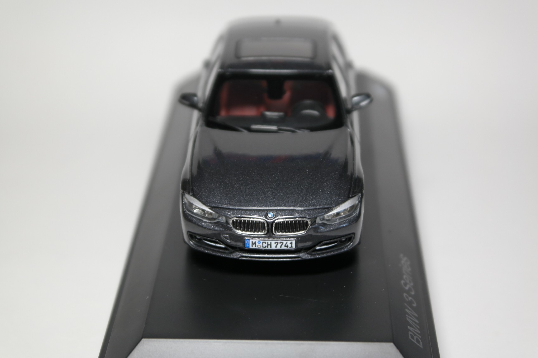 ク*ロ様 1/18 Paragon製  335i F30 ブラックサファイ Модель 1:18 Bmw 335i (f30) limousine - black