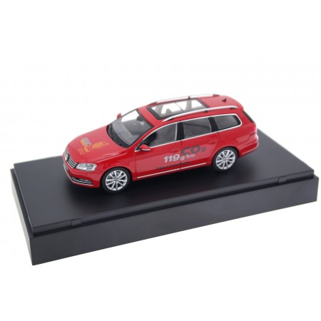 Schuco Volkswagen Passat B7 Variant TSI 2012 - Tornado Red