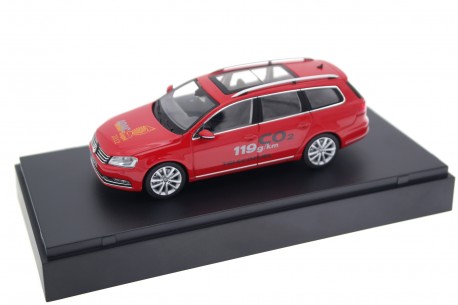 Schuco Volkswagen Passat B7 Variant TSI 2012 - Tornado Red
