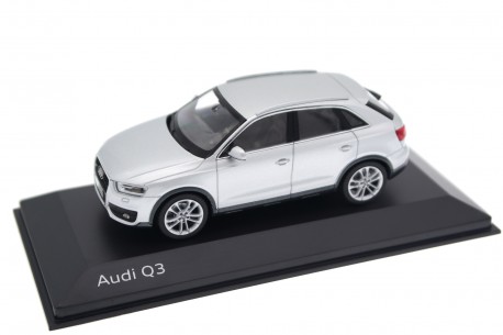 Schuco Audi Q3 8U 2011 - Ice Silver Metallic
