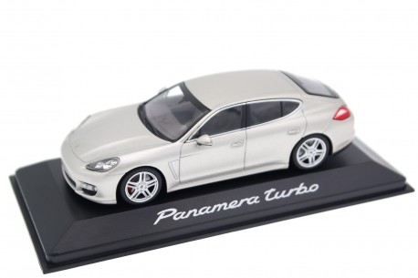 Minichamps Porsche Panamera Turbo 4.8 V8 970 G1 2009 - Platinum Silver Metallic