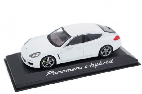 Minichamps Porsche Panamera S E-Hybrid 3.0 V6 970 Facelift G1 2013 - Pure White