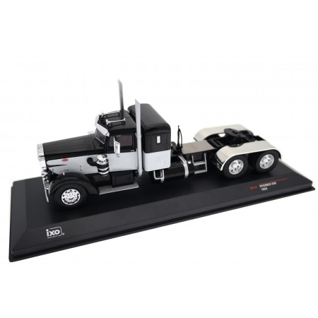 IXO Peterbilt 350 Diesel 1952 - Black/White