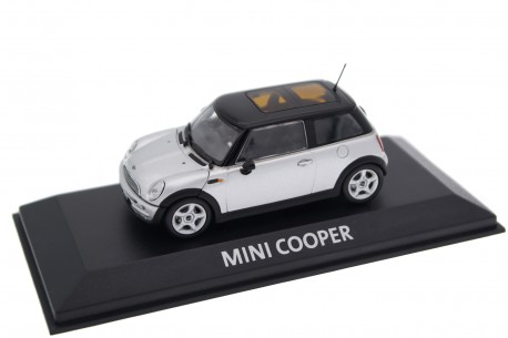 Minichamps Mini Cooper R50 2001 - Pure Silver Metallic with Jet Black Roof