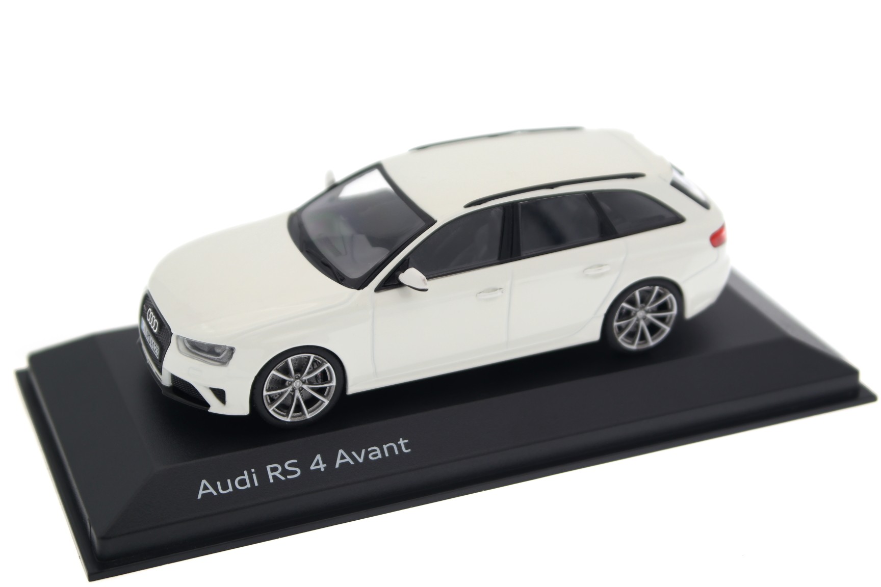 audi-rs4-avant.jpg