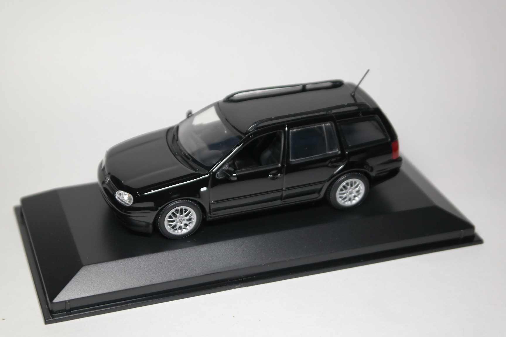 Volkswagen Golf Variant - Diecast Ukraine
