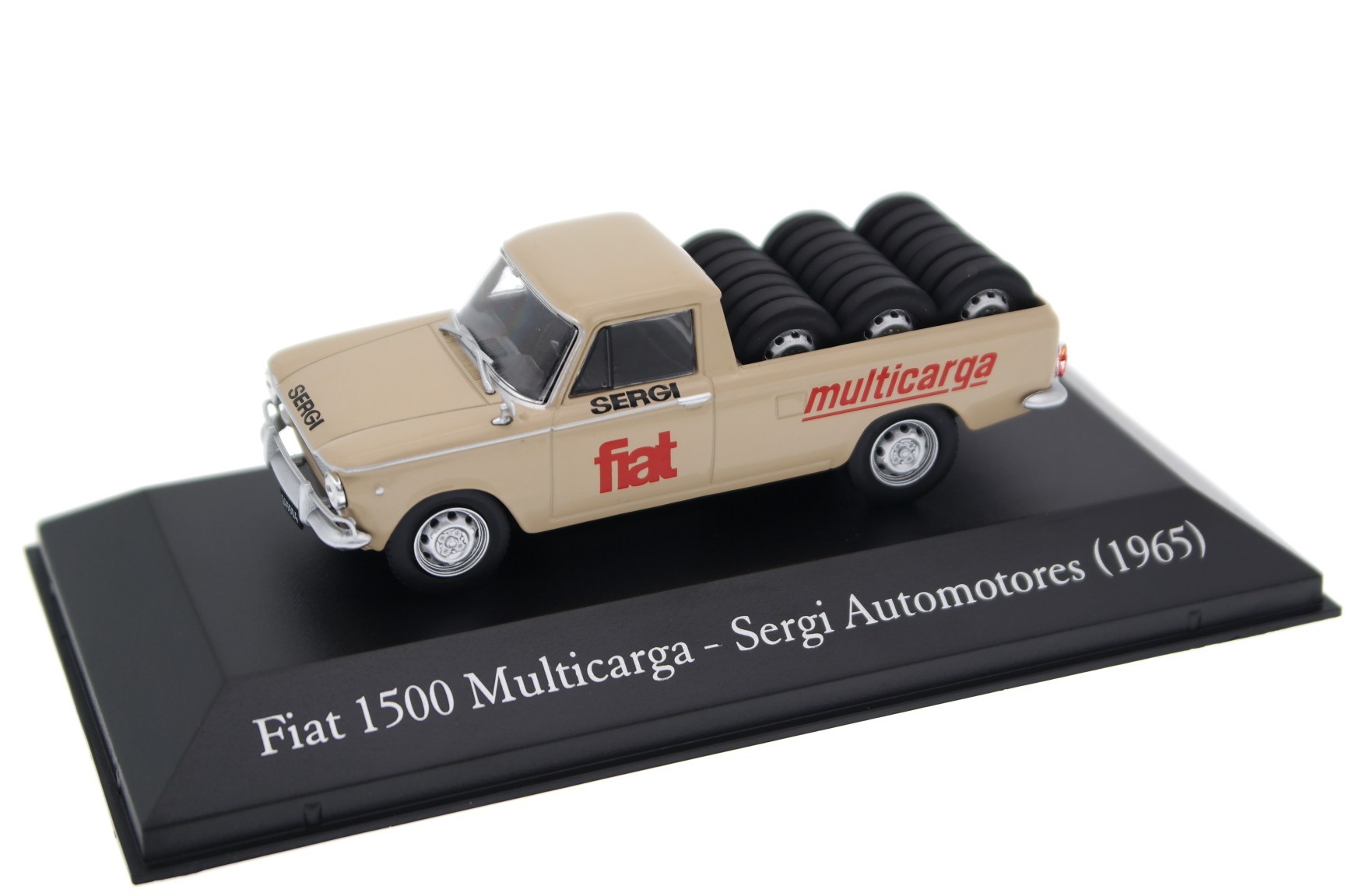A collectible scale model Fiat 1500 Multicarga from Altaya