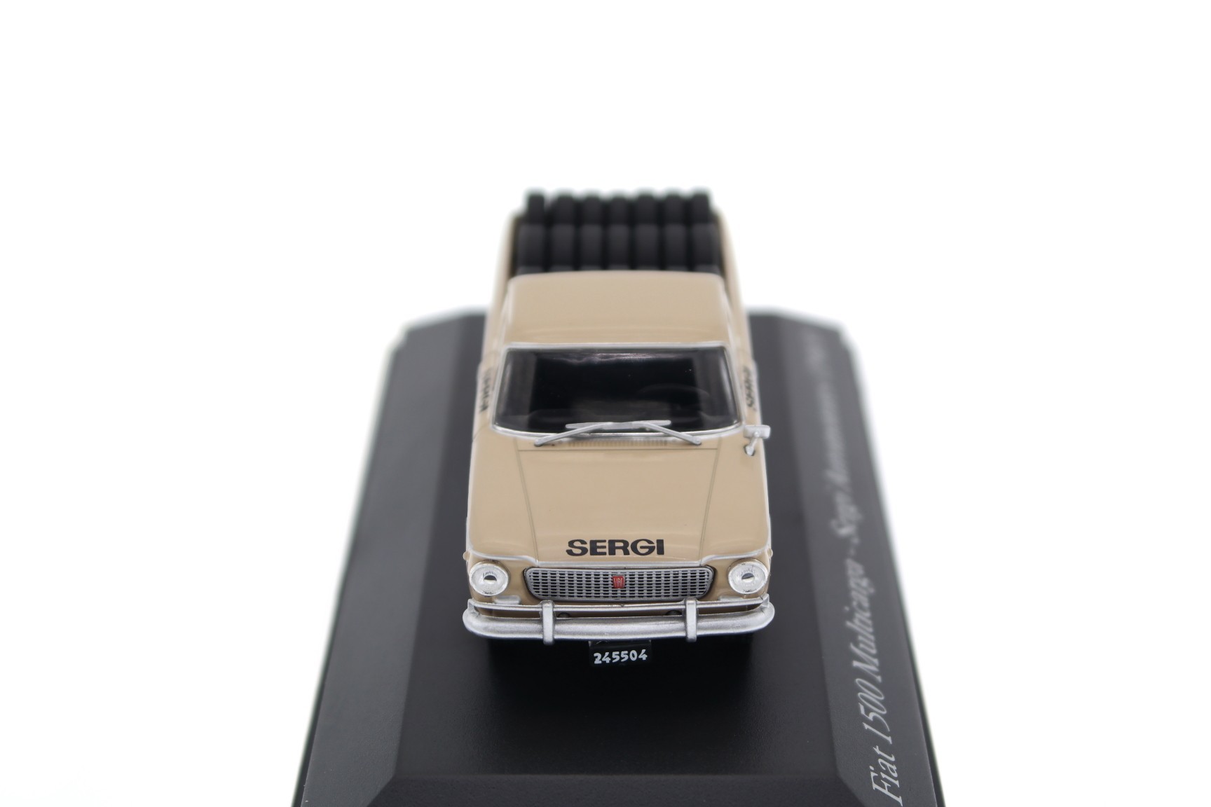 A collectible scale model Fiat 1500 Multicarga from Altaya