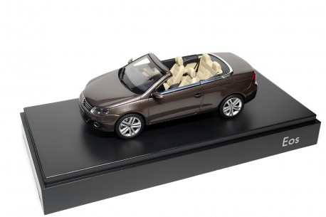 Kyosho Volkswagen Eos II 1F 2011 - Black Oak Brown Metallic