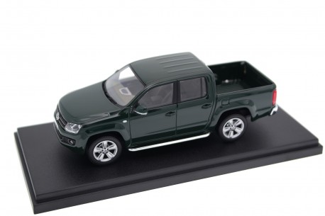 Minichamps Volkswagen Amarok Highline 2.0 TDI Double Cab 2H 2010 - Ontario Green B