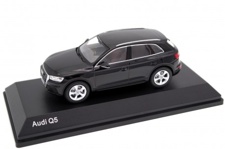 iScale Audi Q5 FY 2017 - Myth Black Metallic