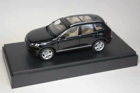 Schuco Volkswagen Touareg II 7P5 2010 - Deep Black Perleffekt