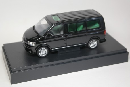 Minichamps Volkswagen T5 GP Multivan Facelift 2009 - Black Magic Perleffekt