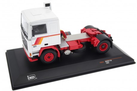 IXO Volvo F10 Turbo 6 Intercooler 1983 - Polar White/Cardinal Red